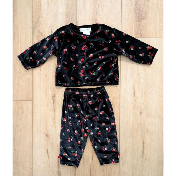 Source Unknown Other - Vintage Black Velour Floral Baby Outfit Set